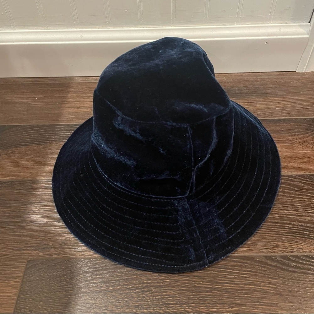 Anthropologie Velvet Bucket Hat in Navy/Marin OS - Picture 7 of 13
